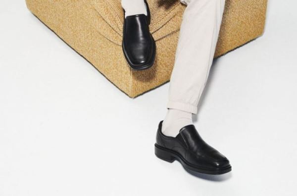 ECCO SHOES -HELSINKI 2.0 MEN'S APRON TOE SLIP-ON-BLACK