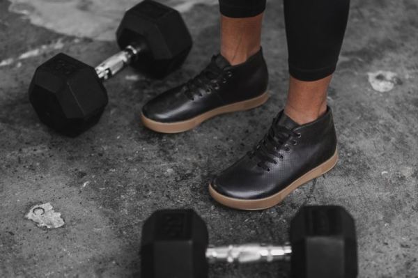 NOBULL WOMEN'S SHOES BLACK DARK GUM LEATHER MID TRAINER