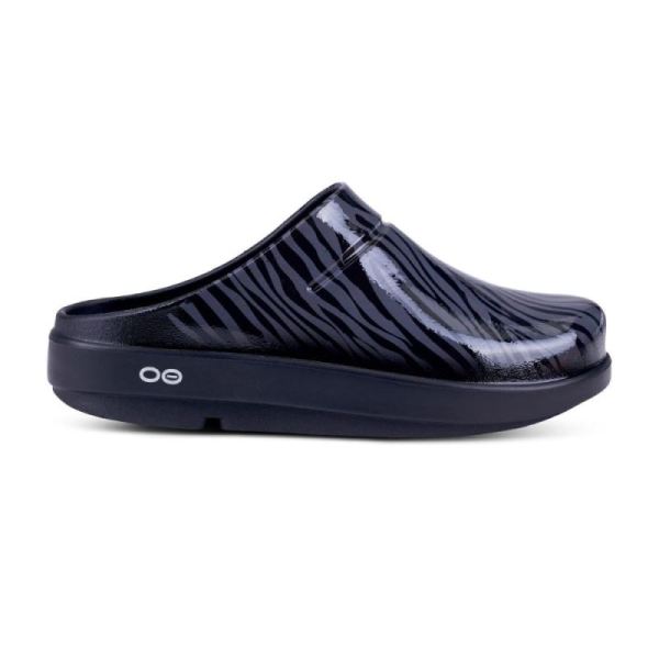 Oofos Women's OOcloog Limited Edition Clog - Gray Zebra