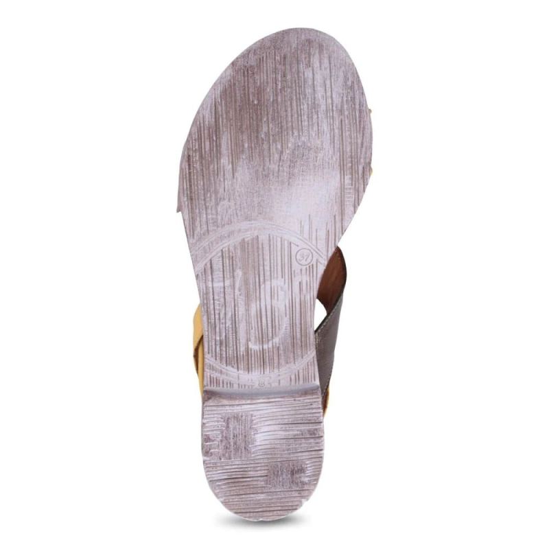 BUENO | WOMEN'S YUKI SANDAL-MUSTARD COMBO