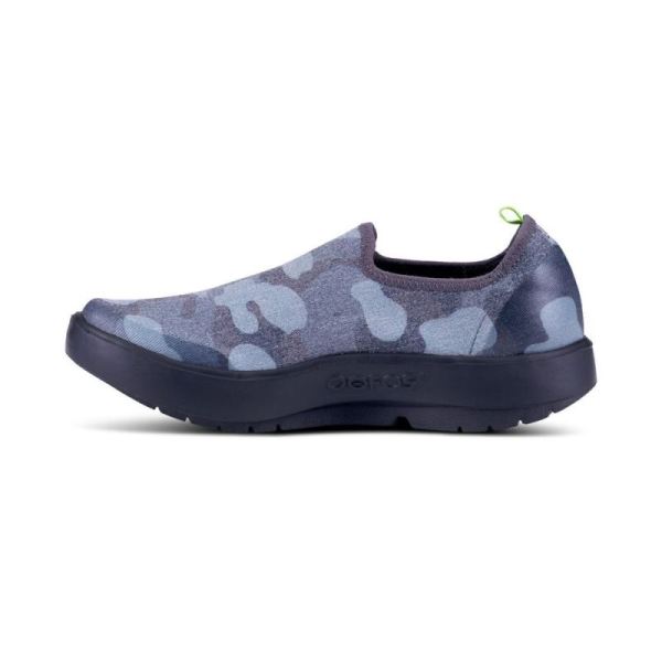 OOFOS WOMEN'S OOMG EEZEE LOW SHOE - BLACK CAMO