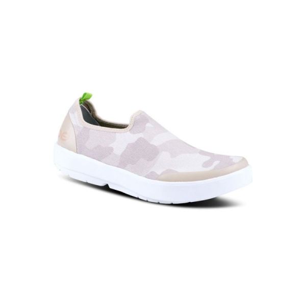 OOFOS WOMEN'S OOMG EEZEE LOW SHOE - TAN CAMO