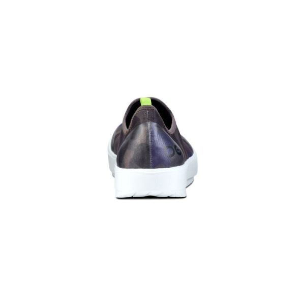 OOFOS WOMEN'S OOMG EEZEE LOW SHOE - MIDNIGHT CAMO