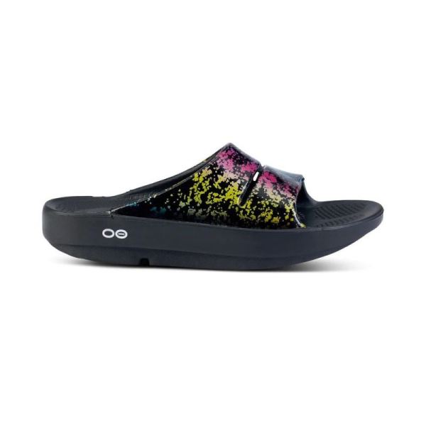 OOFOS WOMEN'S OOAHH LIMITED SLIDE SANDAL - 80S ARCADE