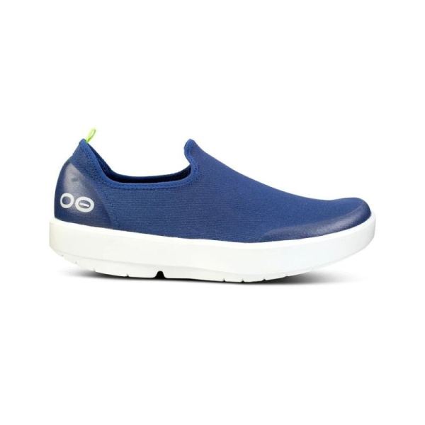 OOFOS WOMEN'S OOMG EEZEE LOW SHOE - NAVY
