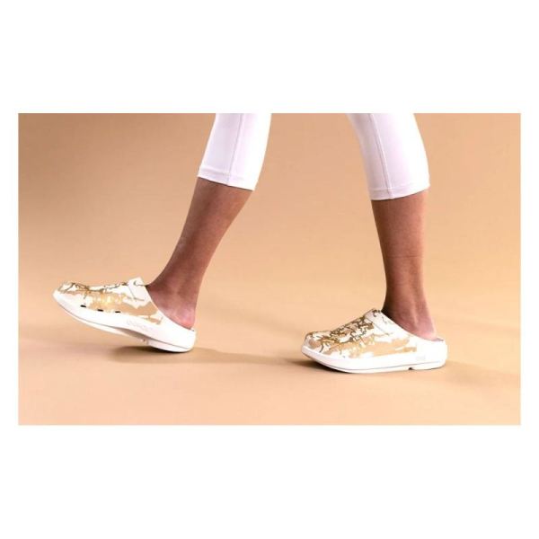 OOFOS WOMEN'S OOCLOOG LIMITED EDITION CLOG - SAHARA GOLD